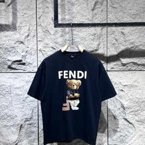 FENDI芬迪高仿新款服飾聯名合作小熊T恤