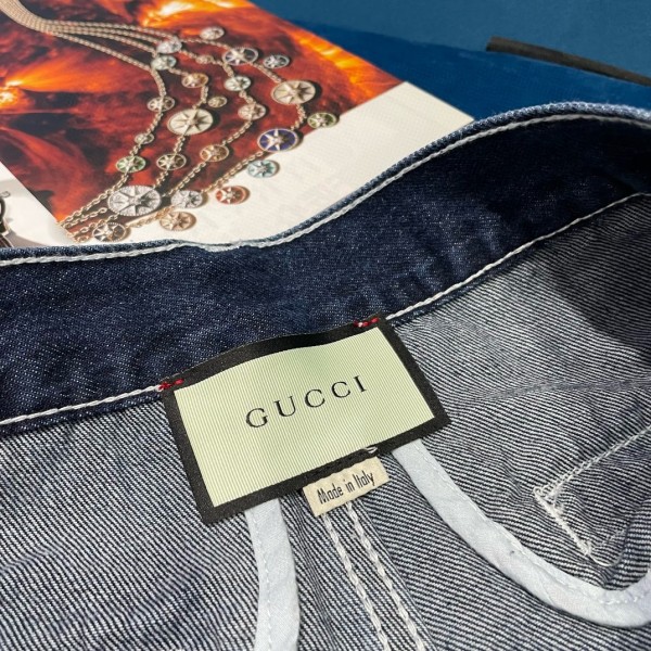 Gucci古馳高仿服飾24SS春夏新款後袋刺繡櫻桃短褲採用100%純棉的面料