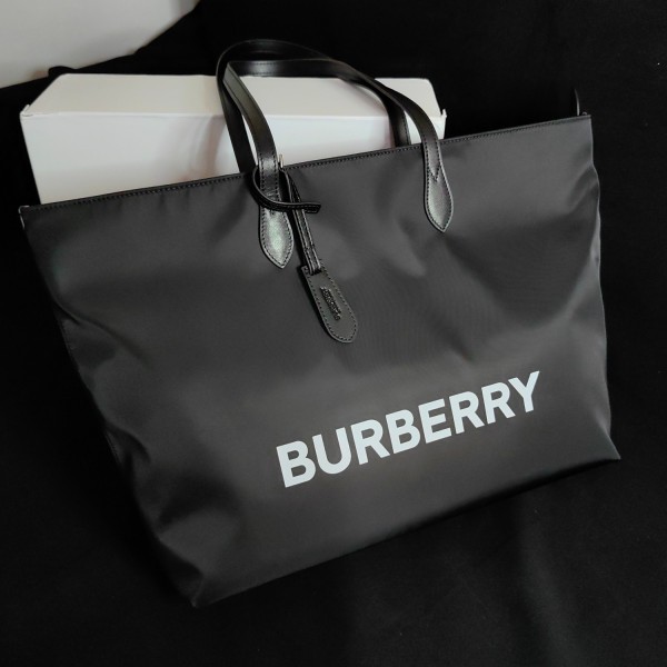 Burberry巴寶莉高仿大牌超轻简约风托特包防水尼龙搭配头层小牛皮