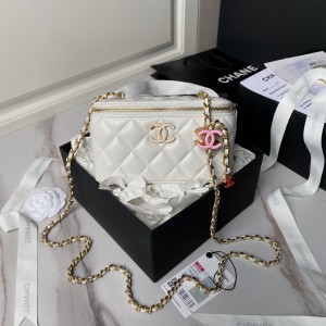 Chanel香奈兒顶级高仿包包新款白色化妆包Ap3940 