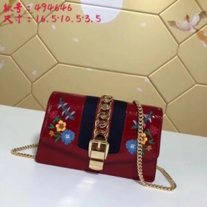 【GUCCI-古馳】 十年打造專業GUCCI 市場頂級獨家控貨，專櫃品質 採用進口牛皮，原廠五金！精緻做工。 獨家實物拍照 品質如圖可見 。款號：494646尺寸：16.5*10.5*3.5