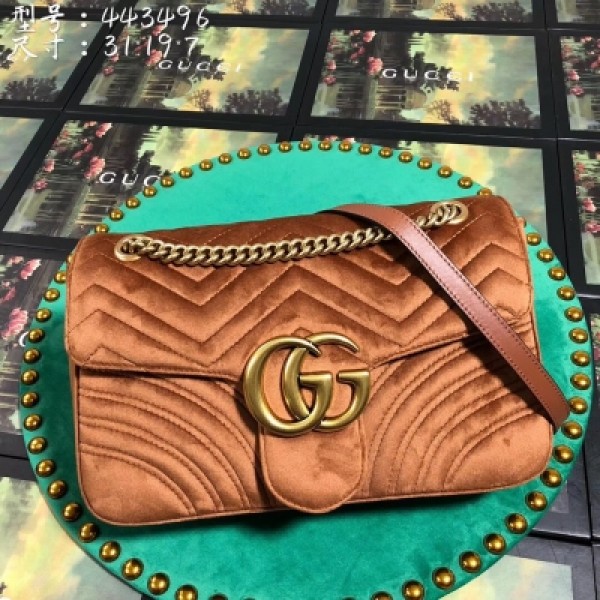 【Gucci古馳】Gucci新款。市場頂級獨家控貨，專櫃品質 採用進口牛皮，原廠五金！精緻做工。獨家實物拍照 品質如圖可見。款號: 443496。尺寸：寬31*高19*側寬7。小號22*13*6 中號26*15*7 大號