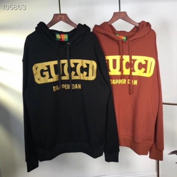 Gucci古馳 2018 早秋系列新款，對於這種簡單款真的沒有絲毫的抵抗力 簡直太好搭配了。原版1:1制配色超吸睛，讓你活力十足。連帽設計讓你無論內搭還是單穿都可以起到修飾臉型的作用，男女同款大版型，完全不會挑人，怎麼