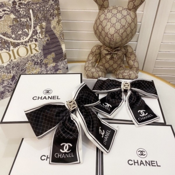 CHANEL香奈兒 最新爆款蝴蝶結中古小香五金髮夾 信我！人手必備的單品 這件必須買 洋氣神仙顏值 小仙女要收了它，誰戴誰好看